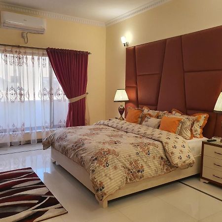 Royal Villa F-10/2 อิสลามาบัด ภายนอก รูปภาพ