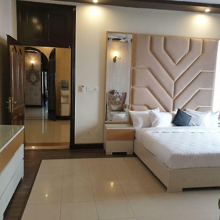 Royal Villa F-10/2 อิสลามาบัด ภายนอก รูปภาพ