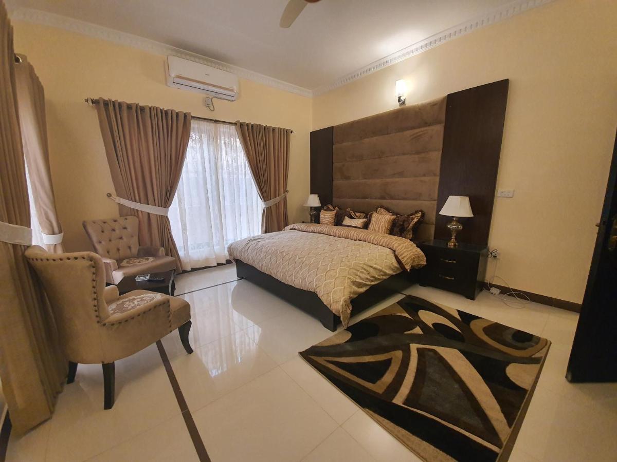 Royal Villa F-10/2 อิสลามาบัด ภายนอก รูปภาพ