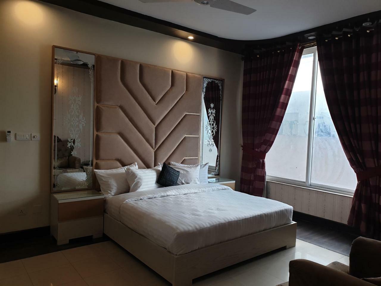 Royal Villa F-10/2 อิสลามาบัด ภายนอก รูปภาพ