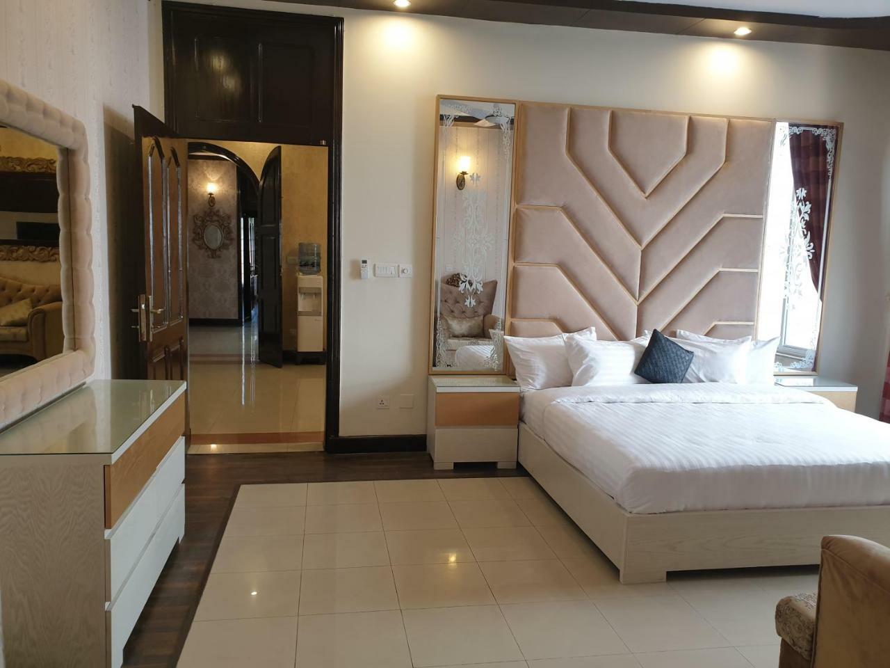 Royal Villa F-10/2 อิสลามาบัด ภายนอก รูปภาพ