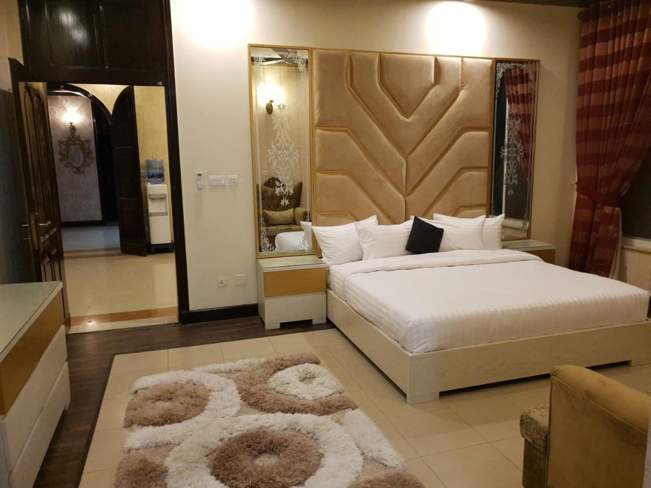 Royal Villa F-10/2 อิสลามาบัด ภายนอก รูปภาพ